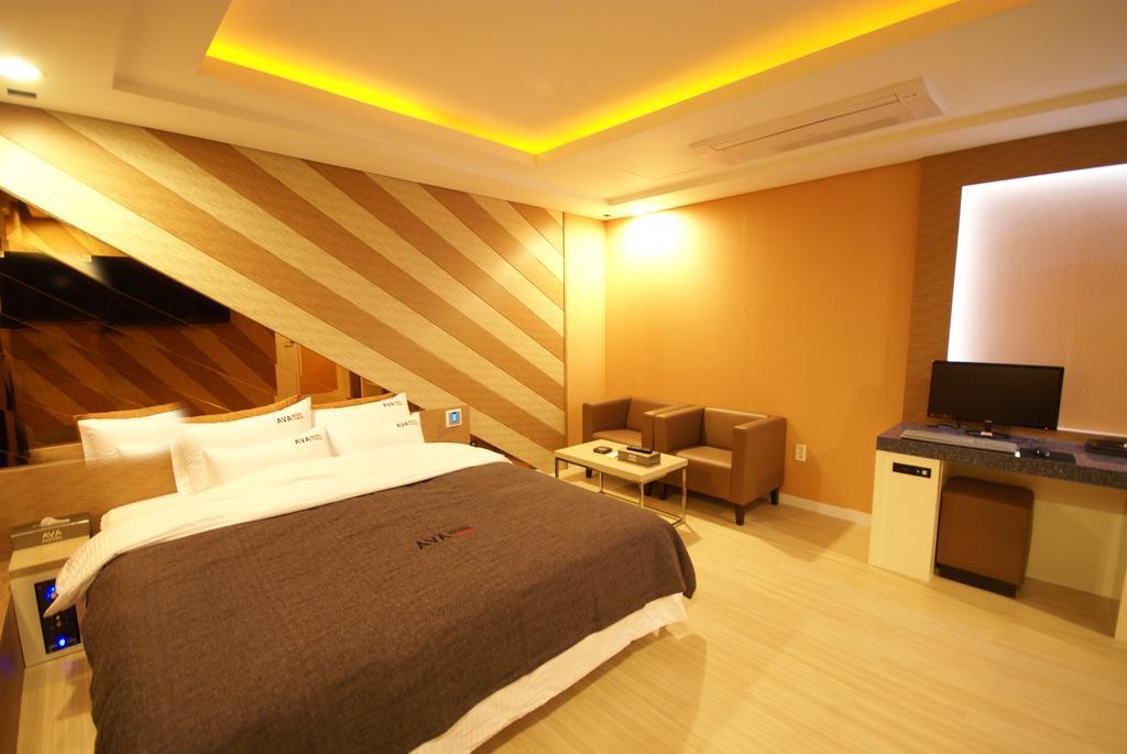 Ava Hotel Changwon Esterno foto