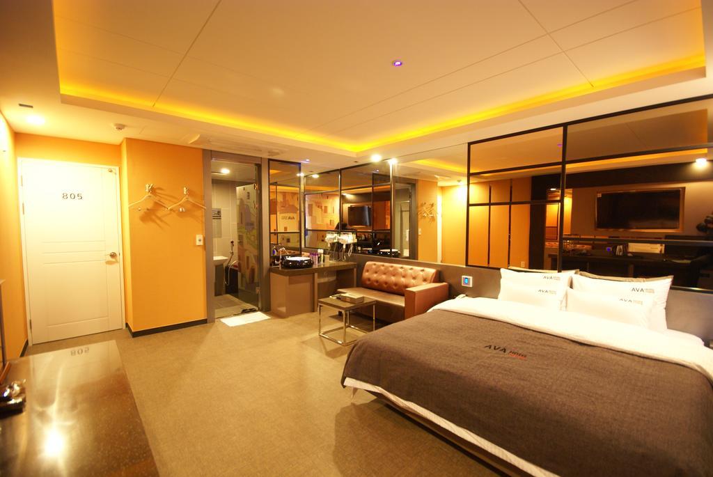 Ava Hotel Changwon Esterno foto